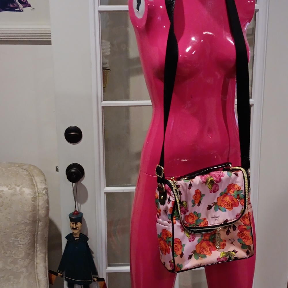 Betsy Johnson lunch tote - Picture 2 of 9
